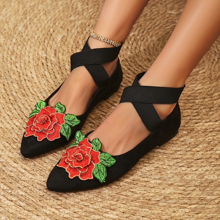 New Fashionable Casual Slip-On Shoes with a Large Floral Design And Pointed Toes.