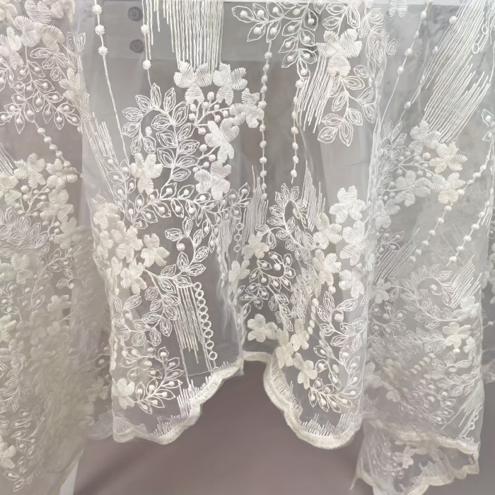 Elegant Lace Macrame Tablecloth - Vintage Embroidered Design, Shabby Chic Rectangular Cover for Weddings, Banquets, and Holiday Dinners, 52\