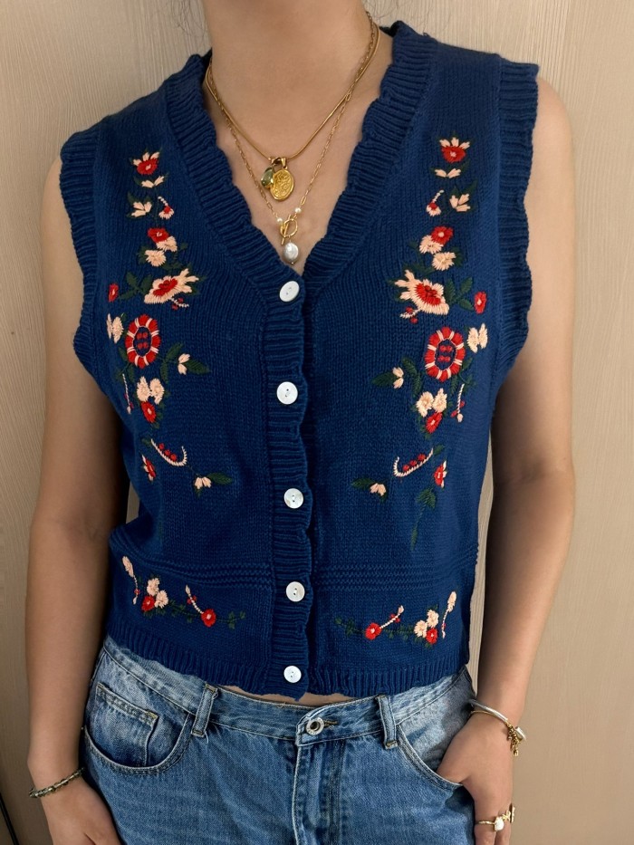 Women'S Vintage Floral Embroidered Button Front Sleeveless Sweater Vest