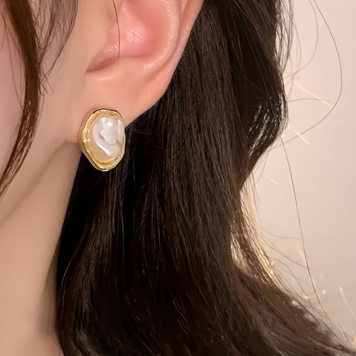 Elegant Zinc Alloy Ear Studs Elegant Simple Style Stud Earrings with Irregular Faux Pearl Design