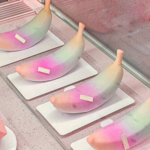 1pc 12-Cavity Silicone Banana Mousse Cake Mold - Food-Grade Non-Stick DIY Baking Tool for Jelly, Ice Cream, Pudding, Chocolate & Fondant - Reusable, Easy Release, Uniform Desserts, Playful Design, Foodgrade Material