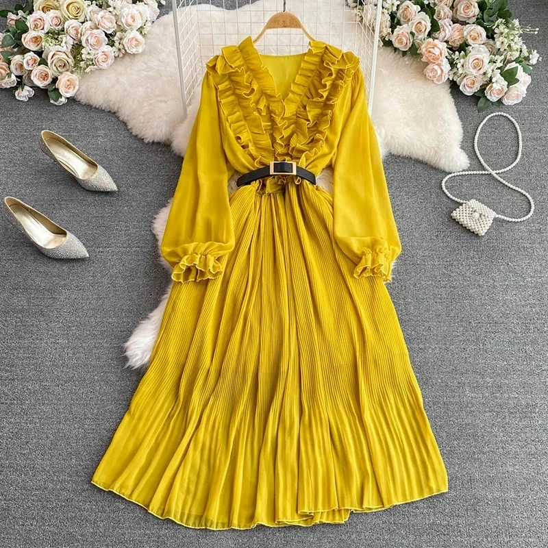 Retro Temperament V-neck Ruffled Bubble Long-sleeved Waist Slimming A-line Pleated Dress