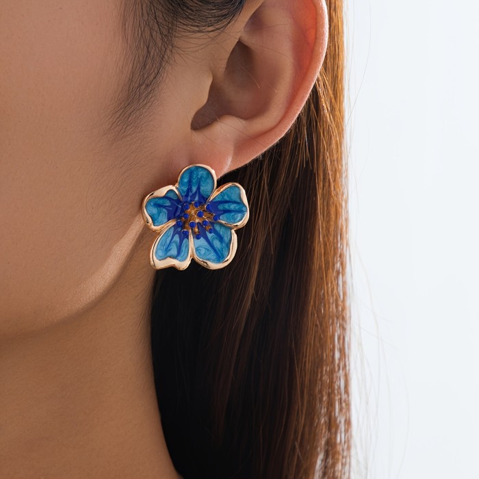 Elegant Minimalist Flower Dangle Earrings ✨