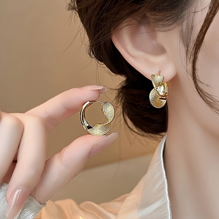 Elegant Golden Leaf Design Geometric Distortion Hoop Earrings ✨