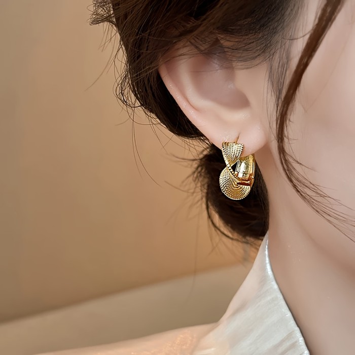 Elegant Golden Leaf Design Geometric Distortion Hoop Earrings ✨
