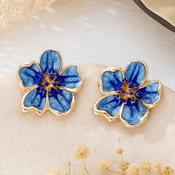 Elegant Minimalist Flower Dangle Earrings ✨