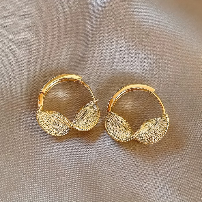 Elegant Golden Leaf Design Geometric Distortion Hoop Earrings ✨