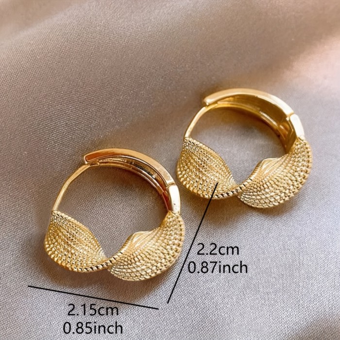 Elegant Golden Leaf Design Geometric Distortion Hoop Earrings ✨