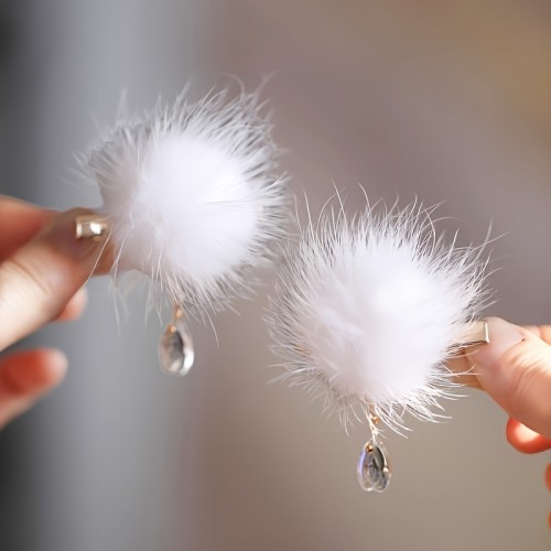 ✨Elegant White Mink Fur Ball Hair Clip | Soft Pendant Side Clip Daily Hair Accessory