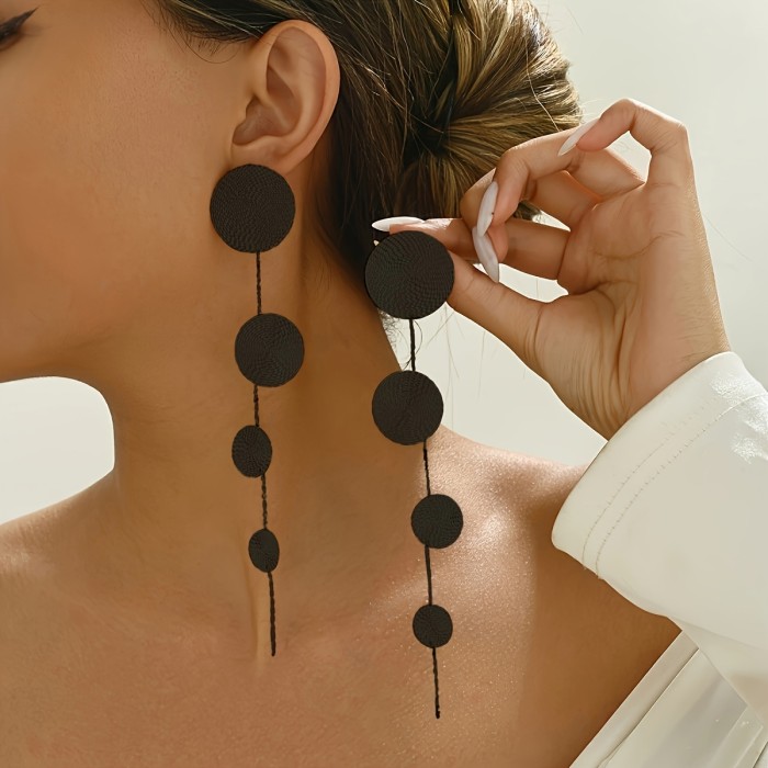 1 Pair of Round Earrings, Unique and Bold Fashionable Trendy Hoop