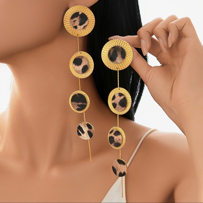 1 Pair of Round Earrings, Unique and Bold Fashionable Trendy Hoop