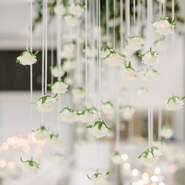 102pcs White Rose Waterfall Set Includes 100 Artificial Roses+ 2 Rolls of Transparent Rope Valentine's Day Wedding Party Bridal Shower Birthday Room Decoration Supplies