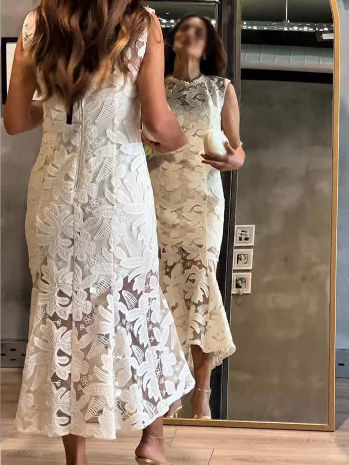 Exquisite And Elegant Sleeveless Lace Dress