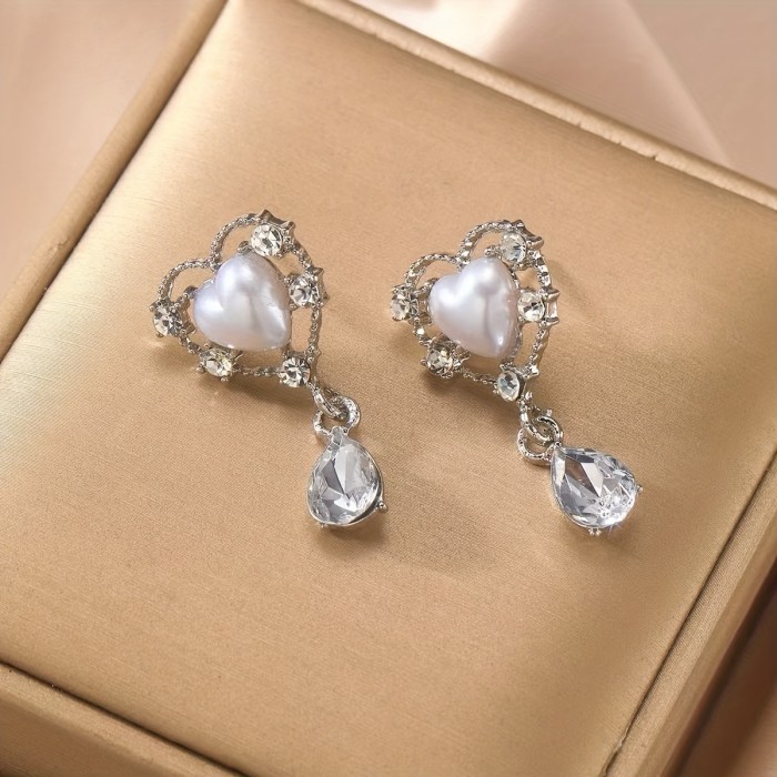 1 Pair Vintage Court Style Hollow Heart Synthetic Pearl Ins Cold Style Gentle Prom Ball Light Luxury Fashion Accessory