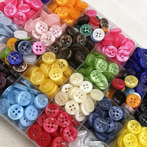 100 pcs（random color）Multicolor Plastic Buttons - Various Sizes and Colors, DIY Crafts and Decorations, Craft Materials, Colorful Buttons