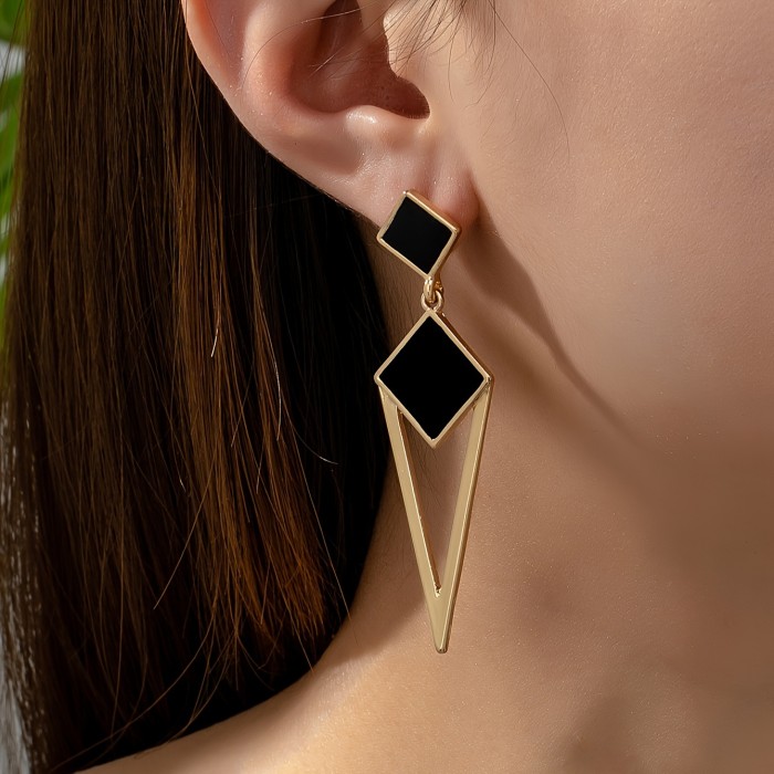 A Pair of Fashionable And Versatile Summer Popular Alloy Rhombus Dripping Oil Earrings