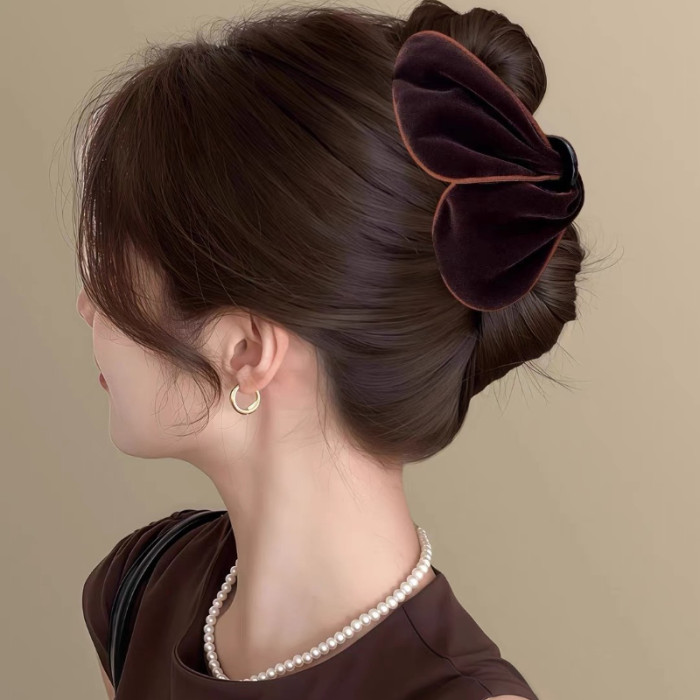 1pc Winter-Spring New Year French-Style Elegant Soft Fur Hairpin - Soft Velvet Butterfly And Shark-Shaped Hairpins for Women As Gifts