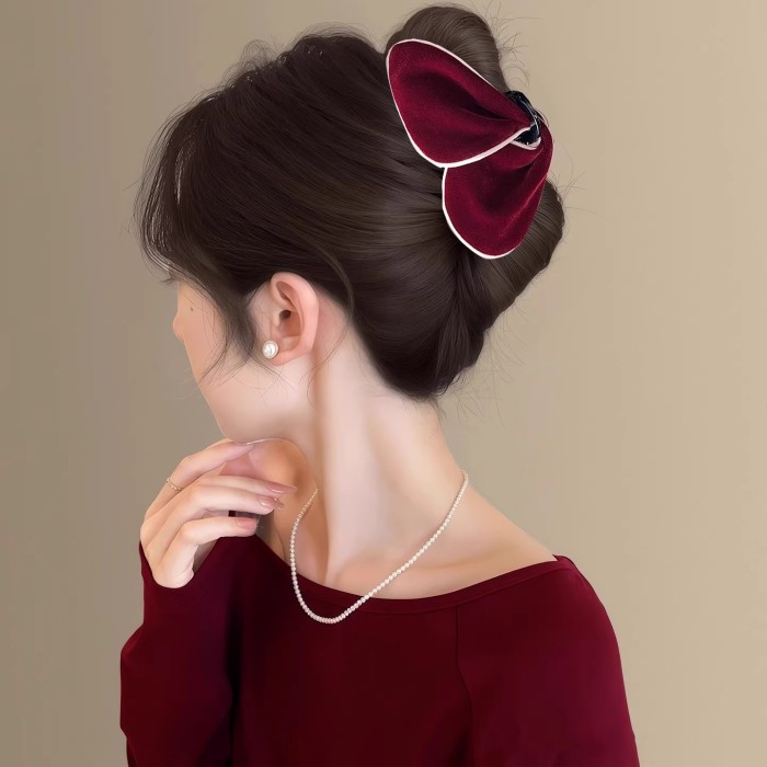 1pc Winter-Spring New Year French-Style Elegant Soft Fur Hairpin - Soft Velvet Butterfly And Shark-Shaped Hairpins for Women As Gifts