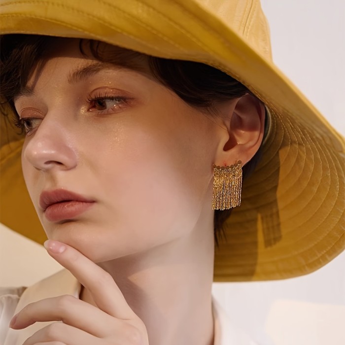 Unisex Golden Tassel Earrings, Fashionable and Exaggerated Long Arc-Shaped Tassel Earrings with Silvery Posts, Elegant and Minimalist Design, Trendy Vintage Gender-Neutral Style, Suitable for Men