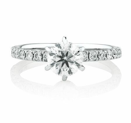 Classical Round Cut Engagement Ring