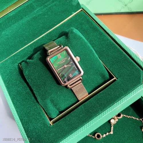 一塊方形的綠色小手錶