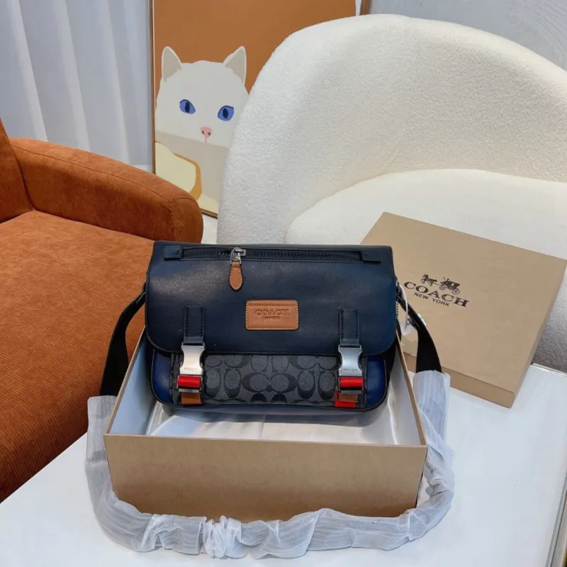 Coach經典肩包