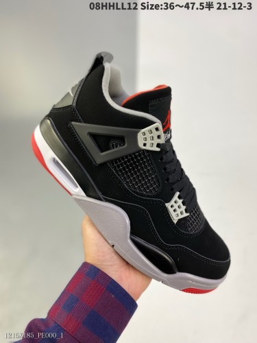 Nike AirJordan4Retro推出了全新的黑色和紅色運動鞋