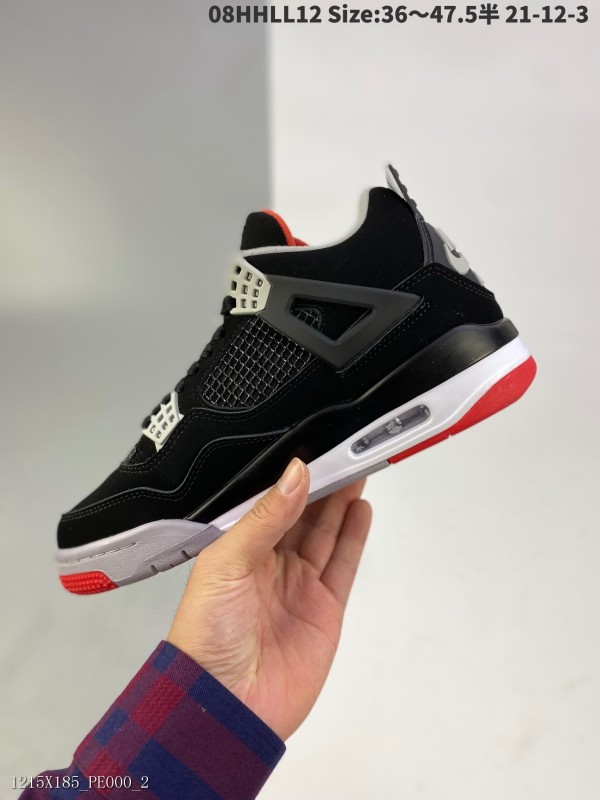 Nike AirJordan4Retro推出了全新的黑色和紅色運動鞋