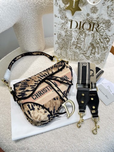 Dior 迪奧 印花馬鞍包  胸包 防盜胸包 女生包包 女馬鞍包包