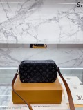 LVVolgaOnStrap Louis Vuitton LV手袋斜挎包 路易威登 肩背包 斜挎包 女生包包