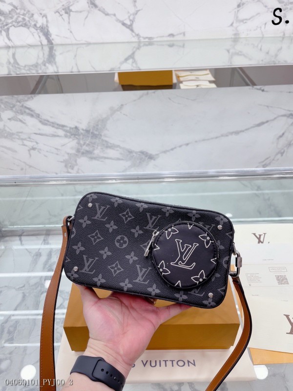 LVVolgaOnStrap Louis Vuitton LV手袋斜挎包 路易威登 肩背包 斜挎包 女生包包