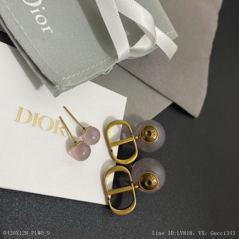 00068_X128PLW0_迪奧一線大牌都愛的Dior迪奧新品DIOR字母粉珠耳釘金屬質感逆襲版DIOR