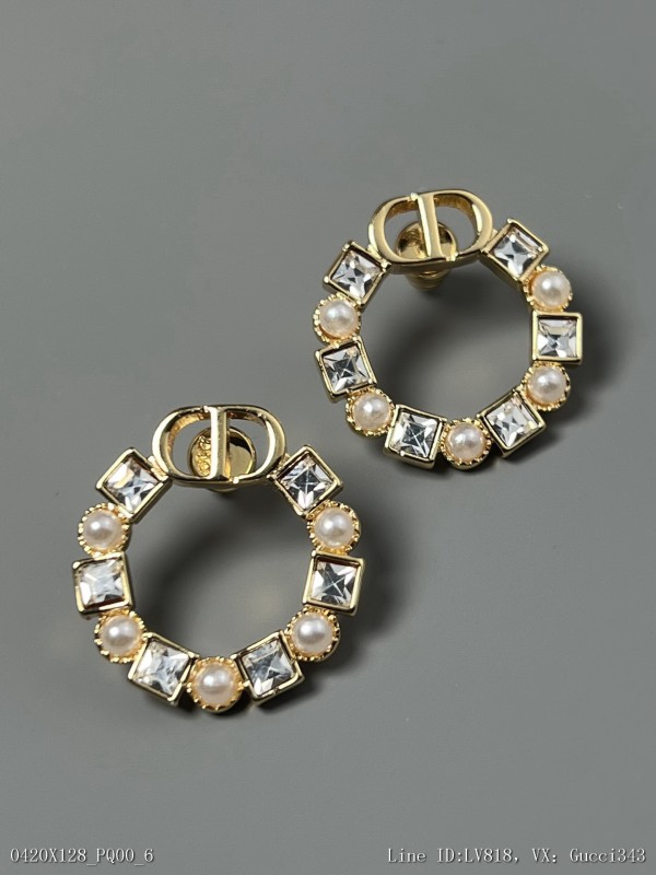 00166_X128PQ00_CD耳環將經典時尚與Dior的優雅融為一體金色飾面金屬CD標志突顯環