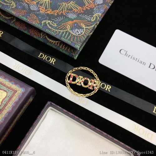 00131_X128PQ00_迪奧一線大牌都愛的Dior迪奧CD胸針復古金屬質感逆襲版DIOR字母潮范