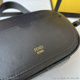 款號F8BS058 橢圓形迷你手袋黑色牛皮材質搭配同色系皮革FF細節和圖案雙