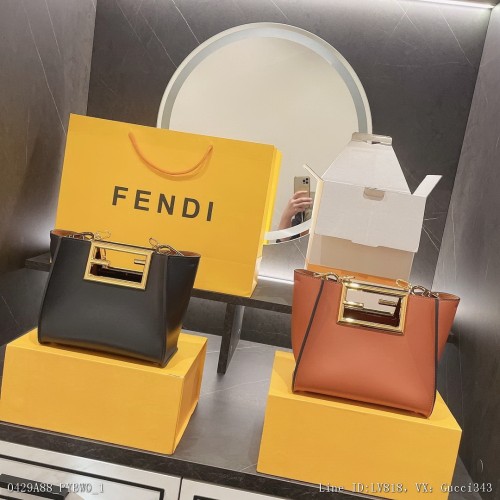 芬迪KAN I 是今年Fendi 推出的新品之作不得不說看著設計真的是甜到了