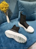 LVSquad高幫運動鞋融合棉質帆布和小牛皮飾邊以側面橡膠標簽點明LV