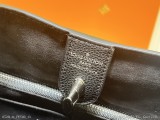 購物袋M55028黑色這款包選用進口顆粒Taurillon小皮制做而成其時尚