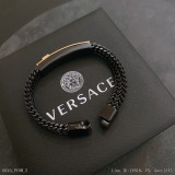 Versace范思哲杜美莎手酷炫同透露著一不的自由息