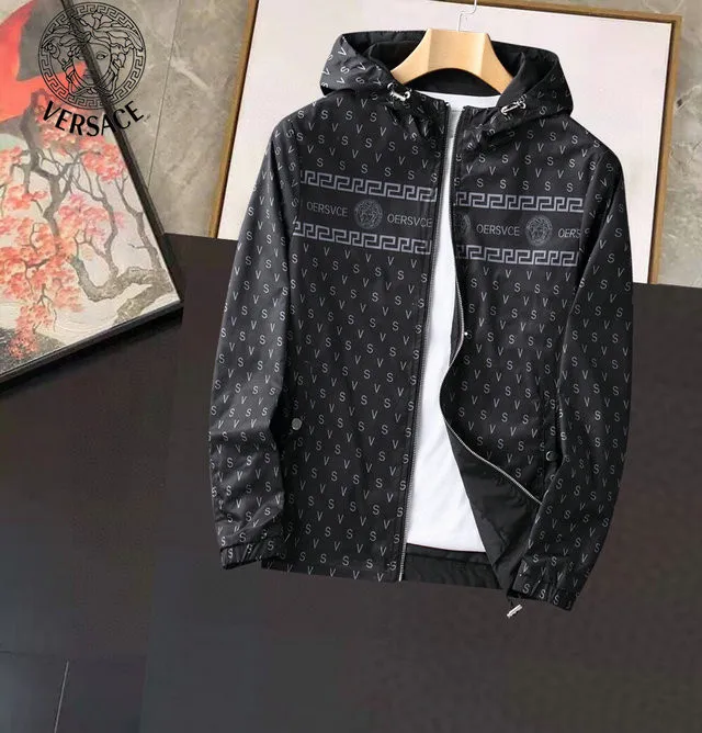 Versace 范思哲 滿版字母 外套 風衣外套 連帽風衣 防風外套 防風夾克 外套 男生衣著
