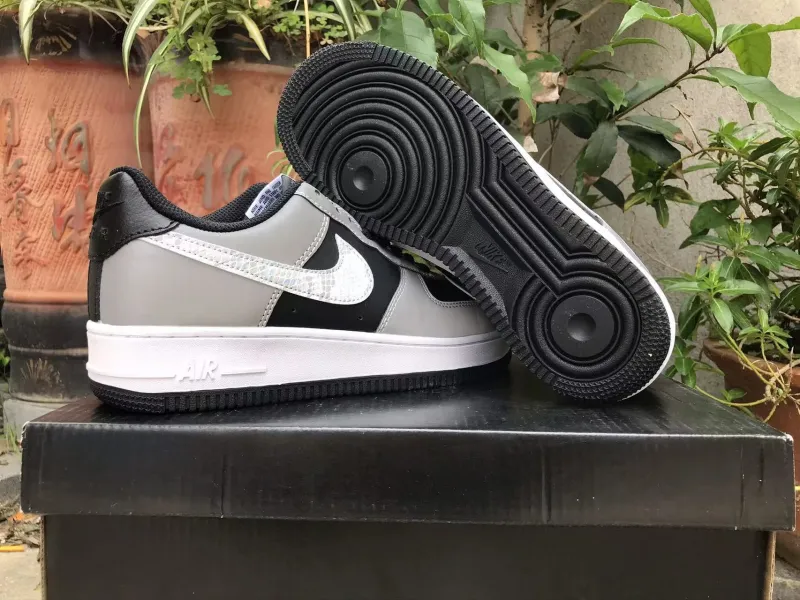 Nike 耐吉 空軍一號 銀蛇紋反光（-19）男碼 40—45