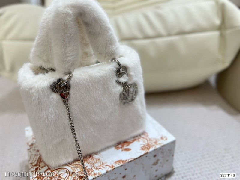 配盒子冬天就要毛絨絨 迪奥Dior22冬新款戴妃精心制作