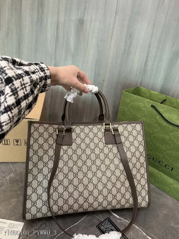 Gucci托特包容量超級大最新潮流 實物顏色很nice也很獨特 尺寸：3627