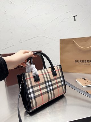 高版本 BURBERRY 原單貨 巴寶莉專櫃最新款單肩斜挎包