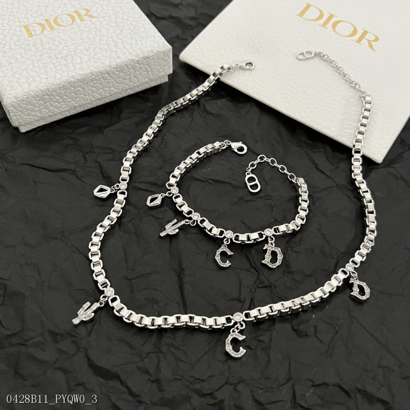Dior手鏈精選原版一致黃銅材質甜美氣質高雅