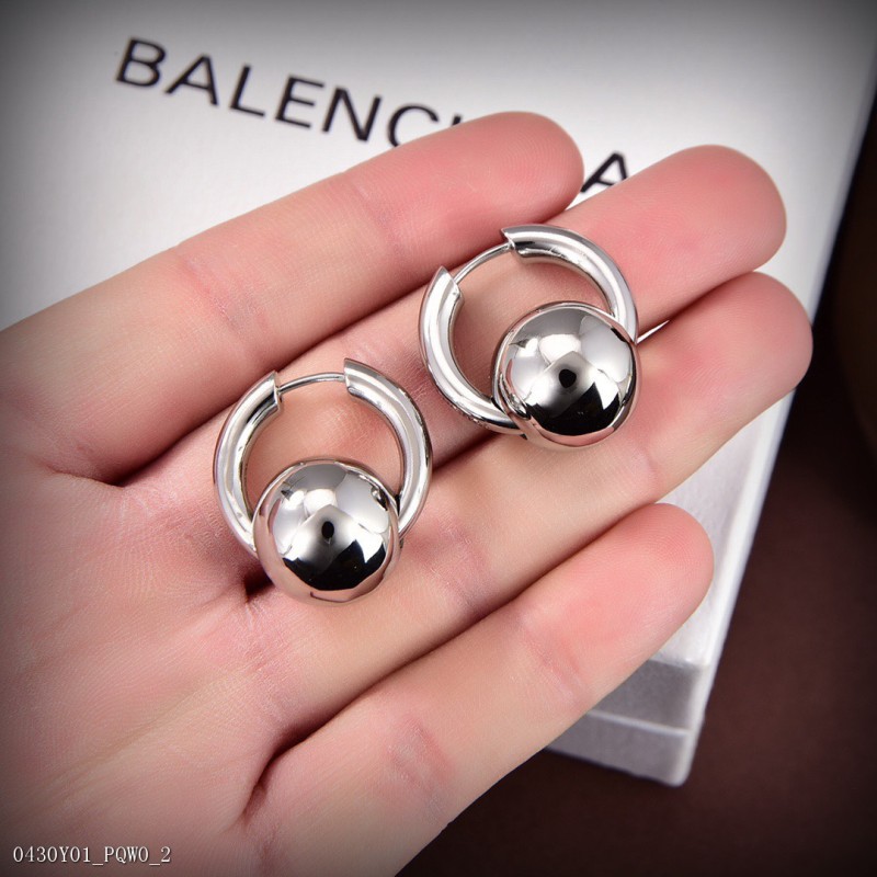 Balenciaga新款黃銅材質耳環