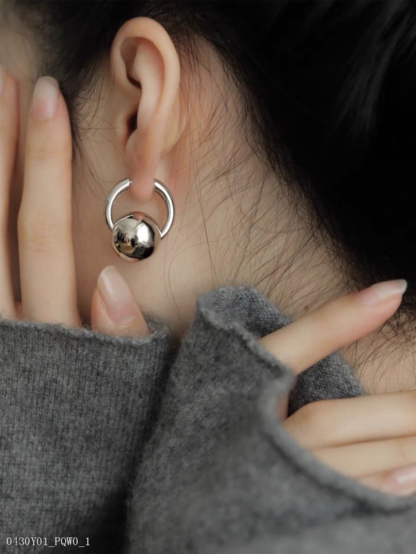 Balenciaga新款黃銅材質耳環