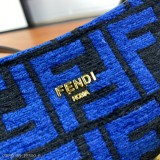 半月型腋下包FENDI OLock包