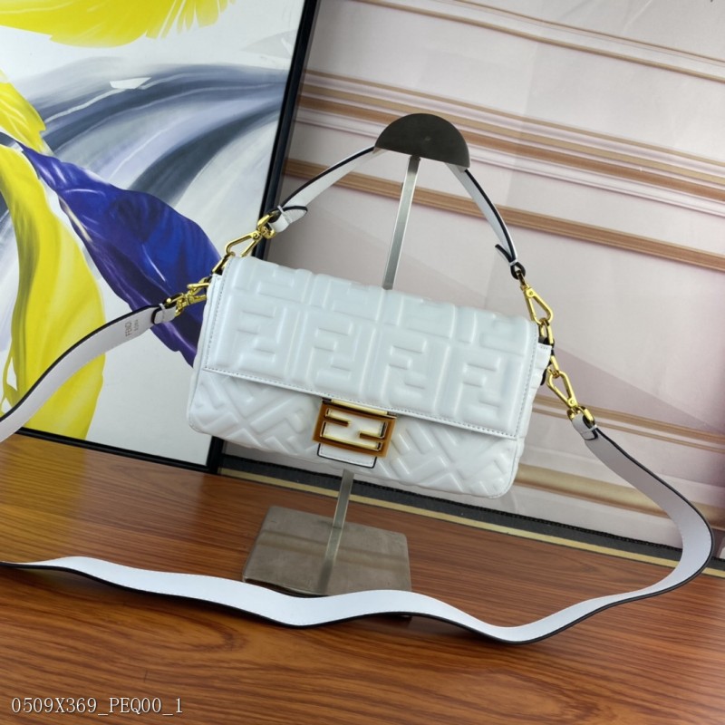 FENDI BAGUETTE中號手袋