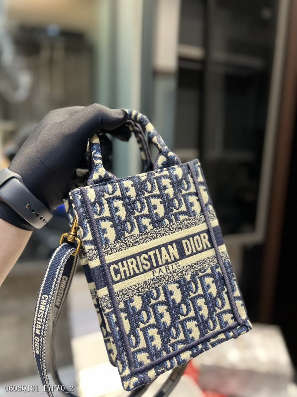 Dior經典刺繡手機包小托特包